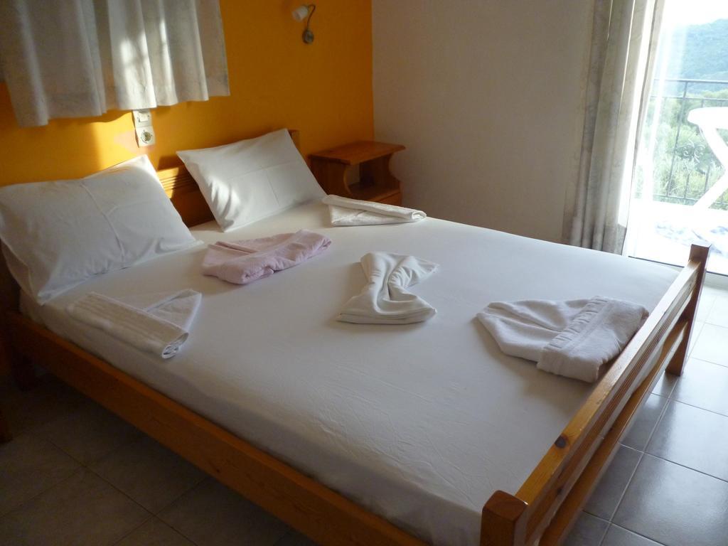 Lichnos Babis Taverna & Rooms Parga Pokoj fotografie